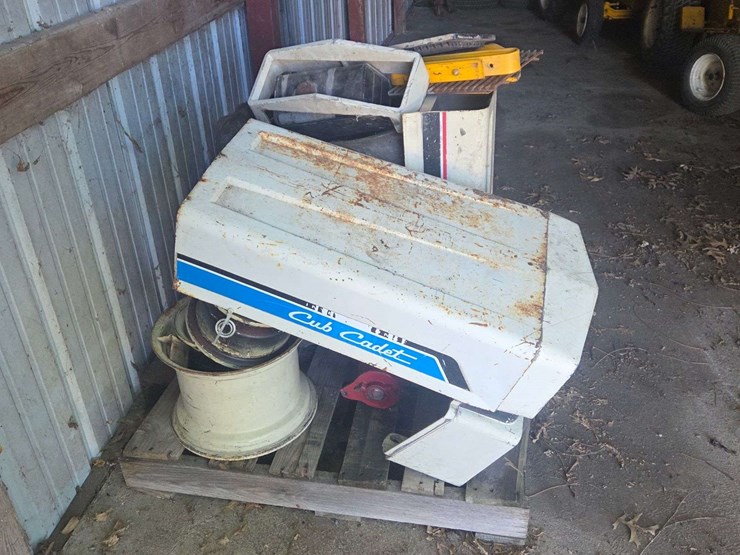 pallet-of-cub-cadet-parts-image-1