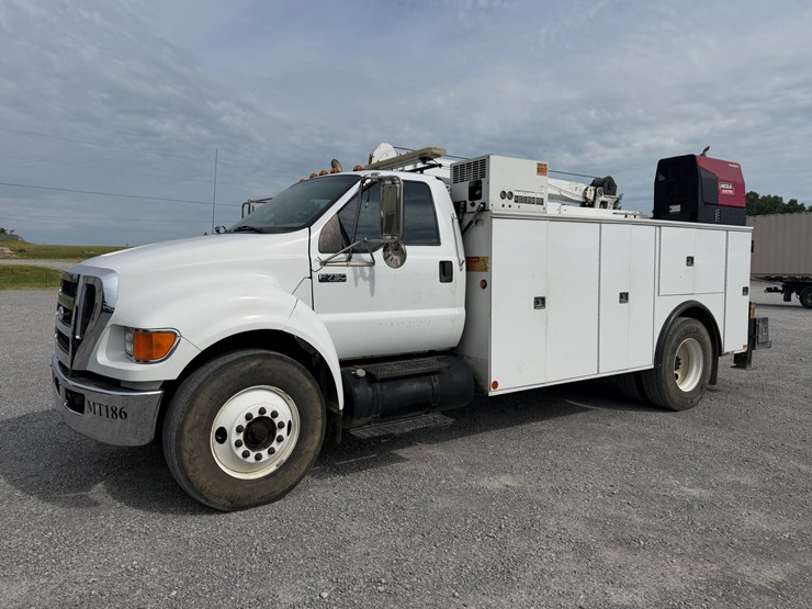 2008-ford-f750-image-1