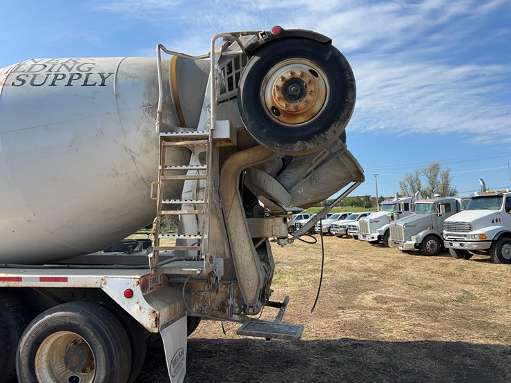 2001-mack-rd690s-image-11
