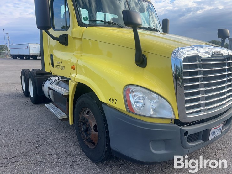 2016-freightliner-cascadia-125-image-19