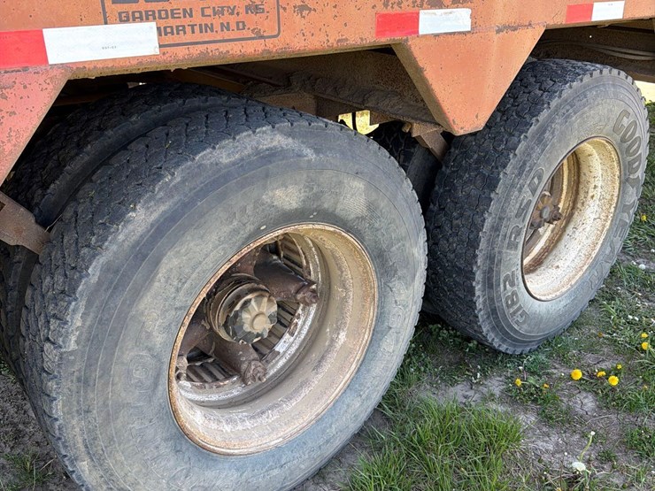 1976-bobc-30ft-live-bottom-semi-silage-trailer-image-29