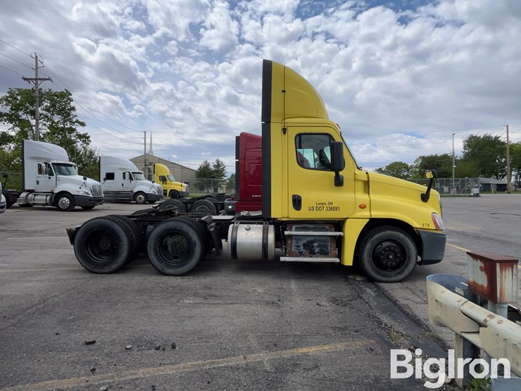 2016-freightliner-cascadia-125-image-4