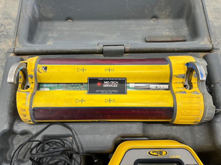 spectra-precision-lr60-laser-receiver-and-cb30-remote-image-5