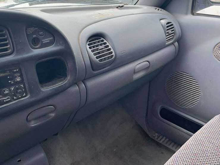 2001-dodge-2500-image-7