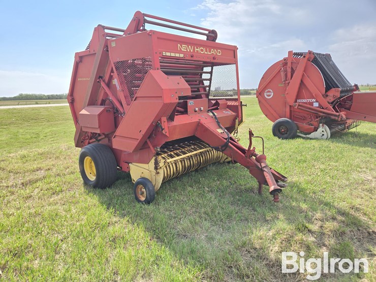 new-holland-851-image-3
