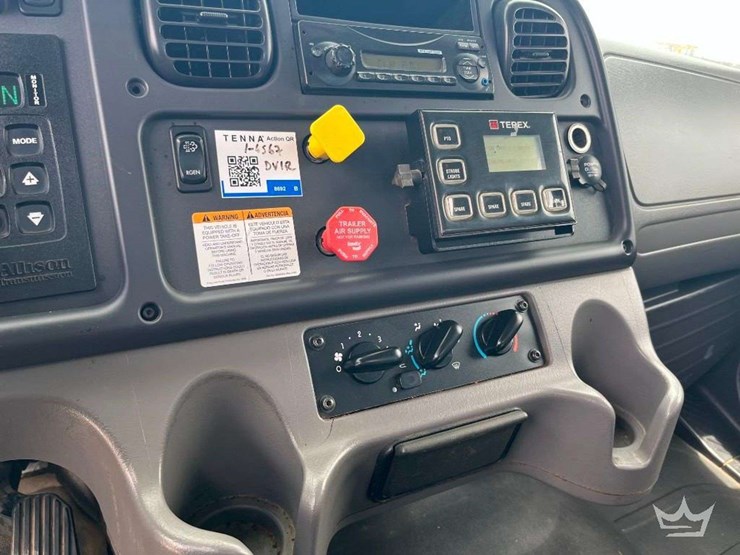 2015-freightliner-m2-106-image-76