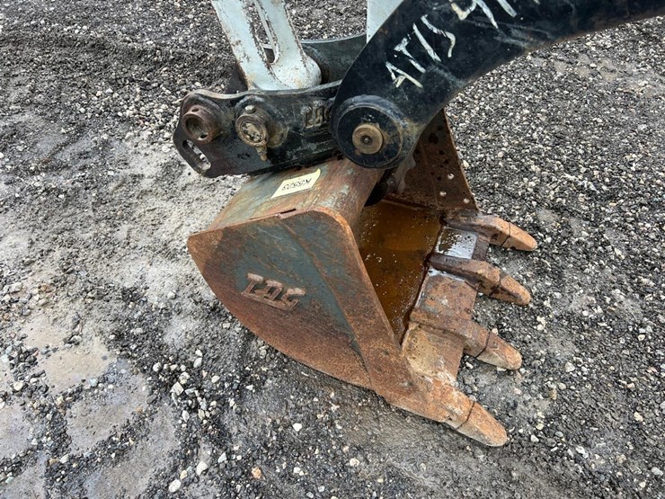 2018-takeuchi-tb260-image-10