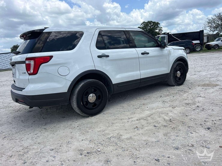 2018-ford-explorer-image-3