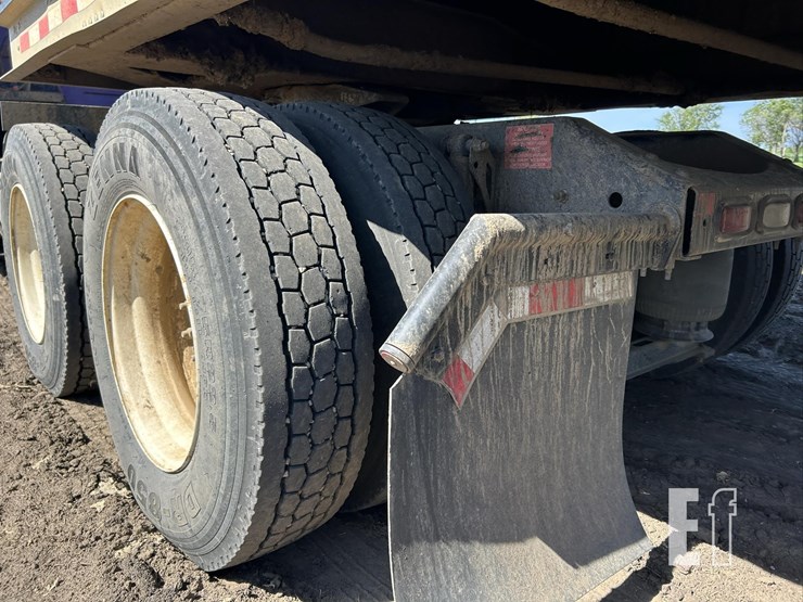 2015-volvo-vnl42t670-image-56