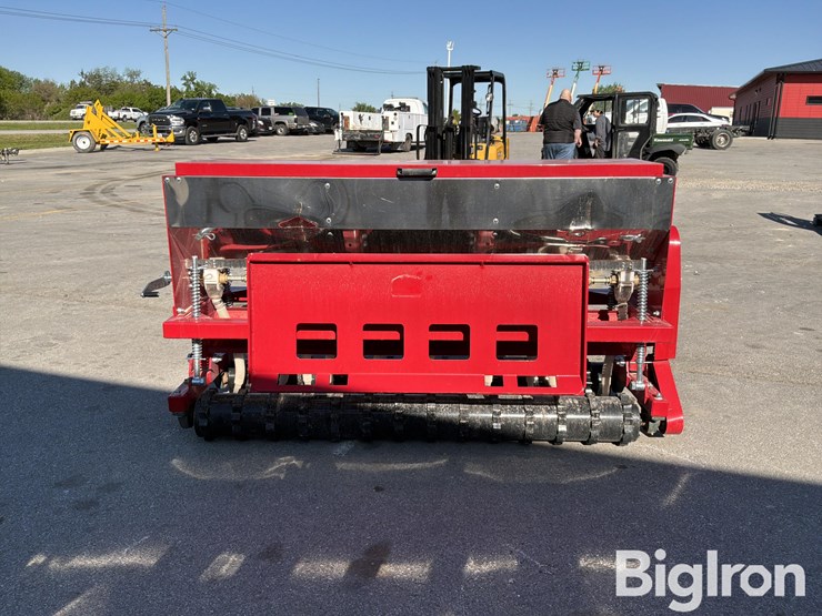 2025-massey-ferguson-730-image-6