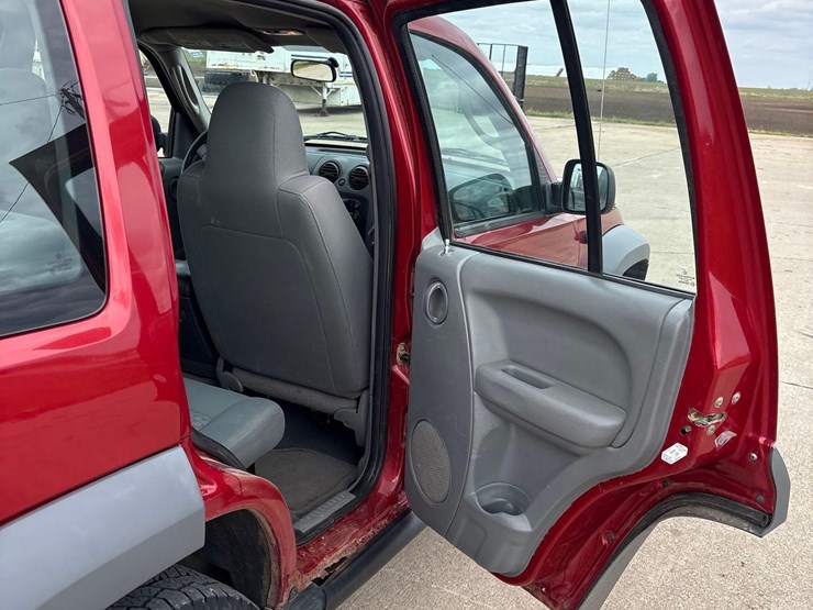 2005-jeep-liberty-sport-image-38