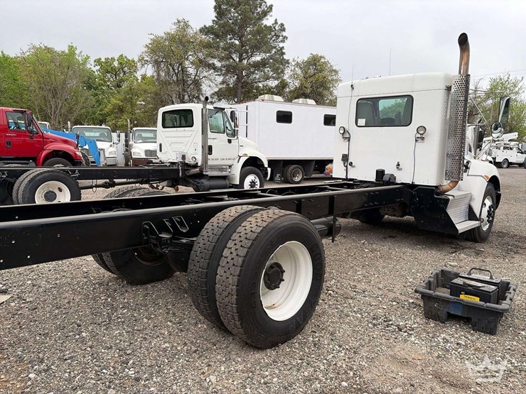 2011-kenworth-t300-image-4