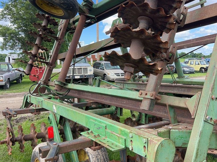 john-deere-235-image-7