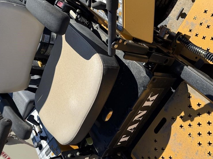 cub-cadet-tank-m60-image-17