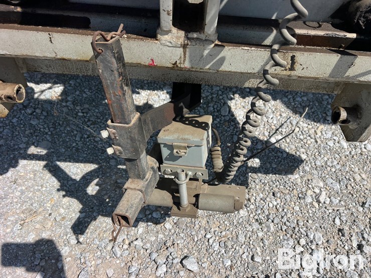 john-deere-845-image-11