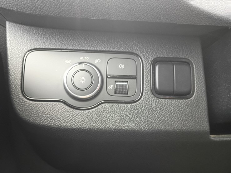2019-mercedes-benz-sprinter-2500-image-57