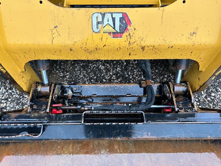 2023-caterpillar-279d3-image-10
