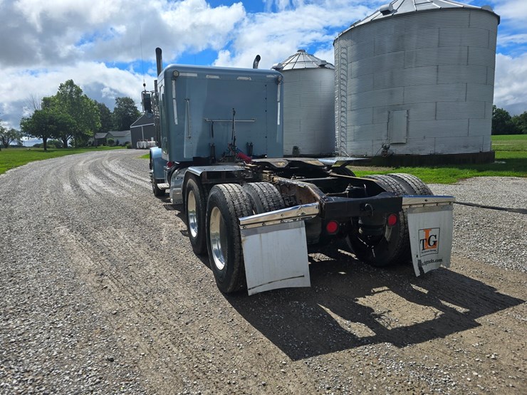 2013-peterbilt-388-image-15