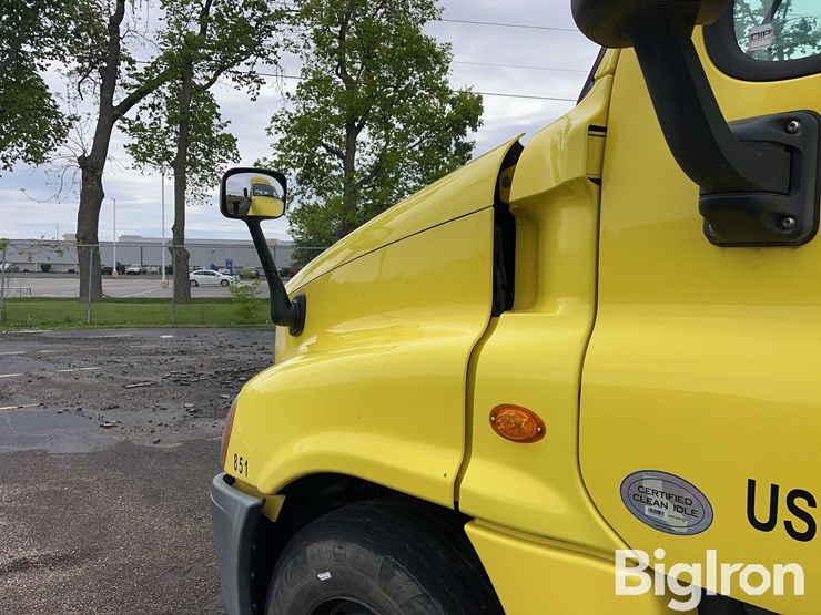 2016-freightliner-cascadia-125-image-11