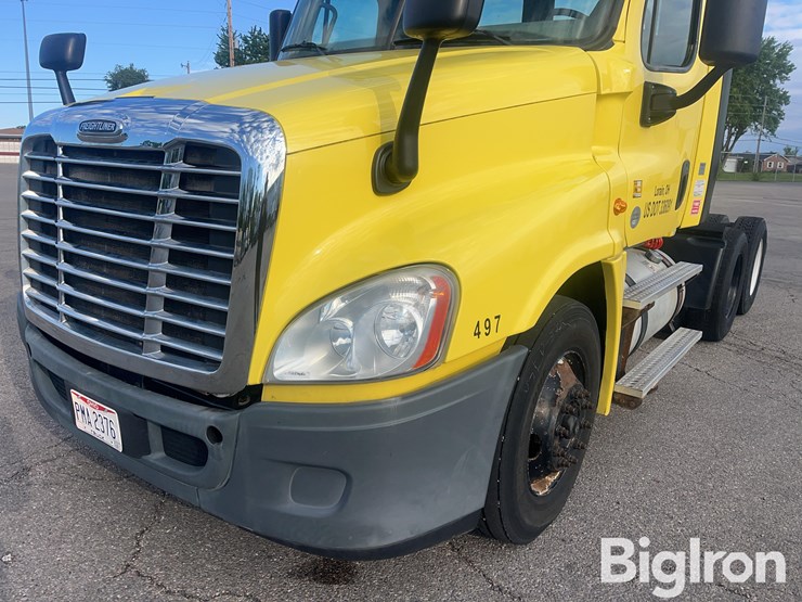 2016-freightliner-cascadia-125-image-15