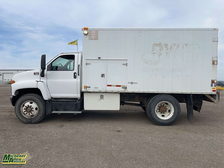 2005-gmc-topkick-c7500-image-2