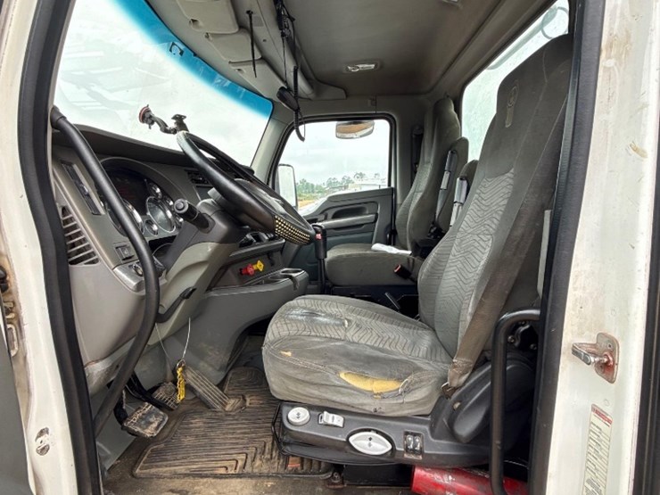 2015-kenworth-t680-image-12