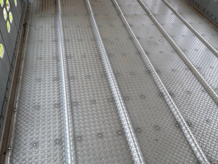 2001-wilson-livestock-trailer-image-48