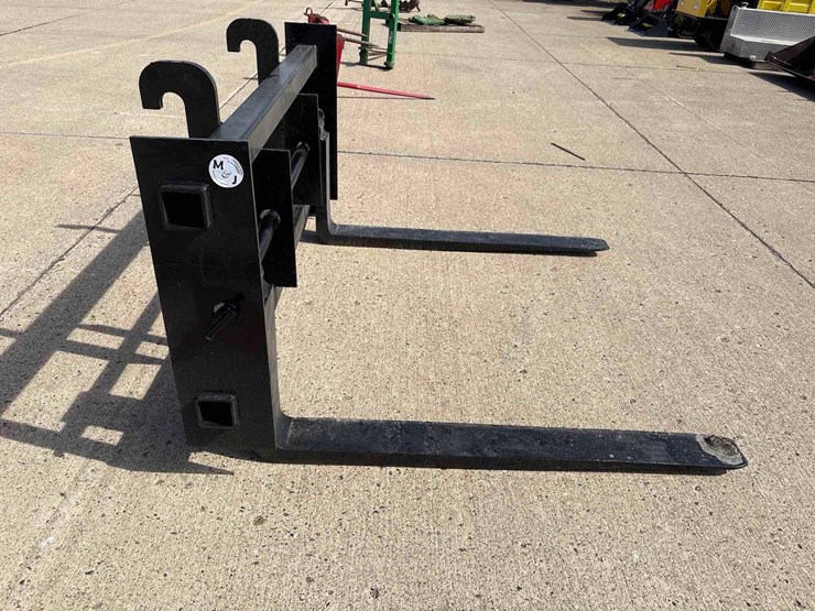 m&j-volvo-mount-pallet-forks-image-5