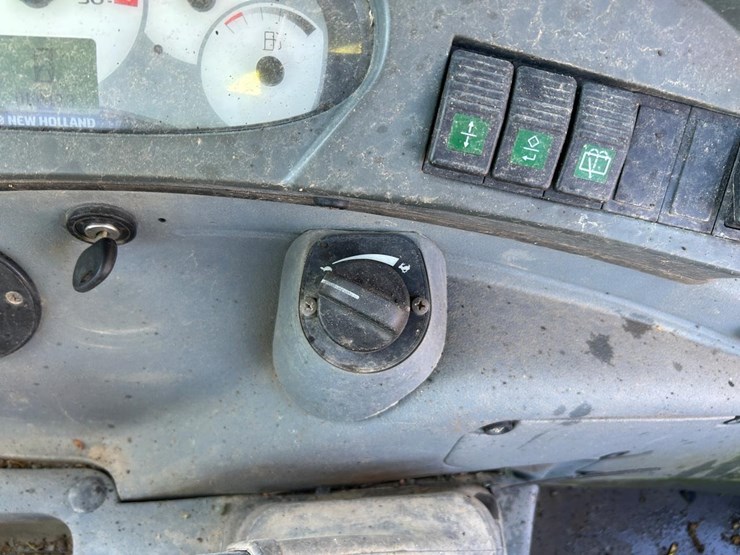 new-holland-lb95b-image-30