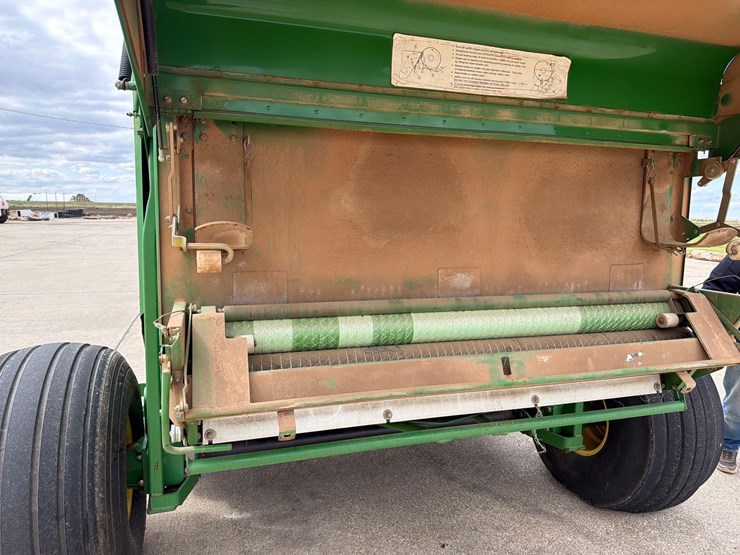 john-deere-568-image-25