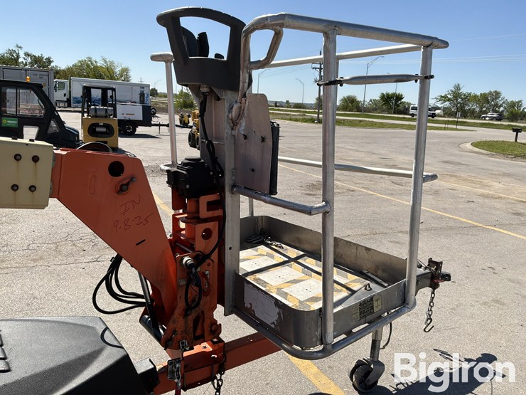 2013-jlg-t350-image-14