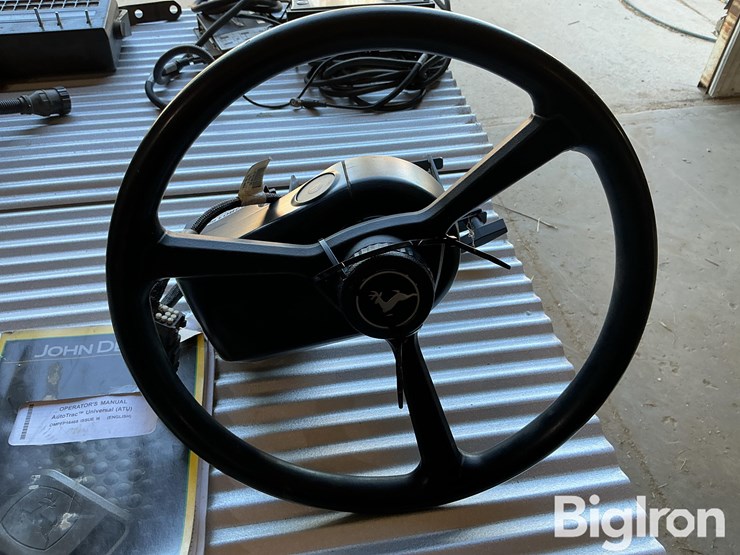john-deere-300-image-9