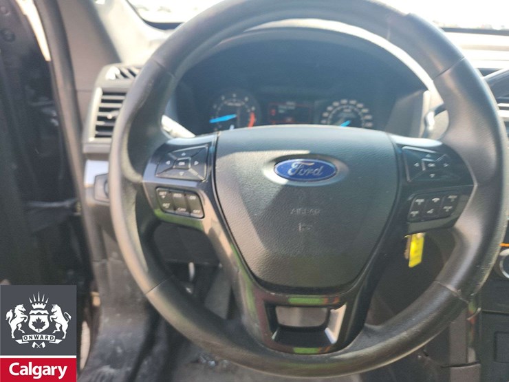 2019-ford-explorer-image-19