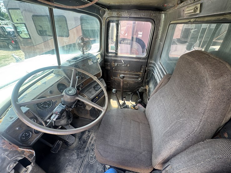mack-dump-truck-tandem-mileage-unknown-image-6