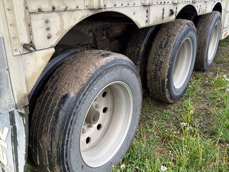 2001-wilson-livestock-trailer-image-31