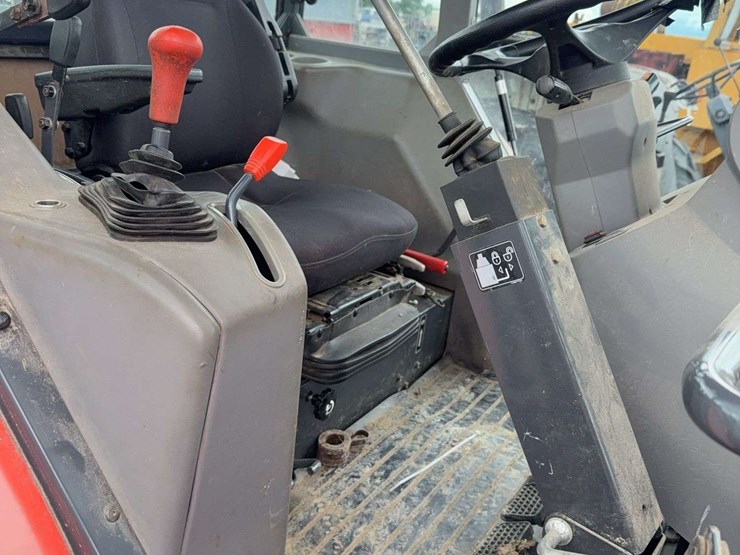 2023-kubota-m108s-image-8