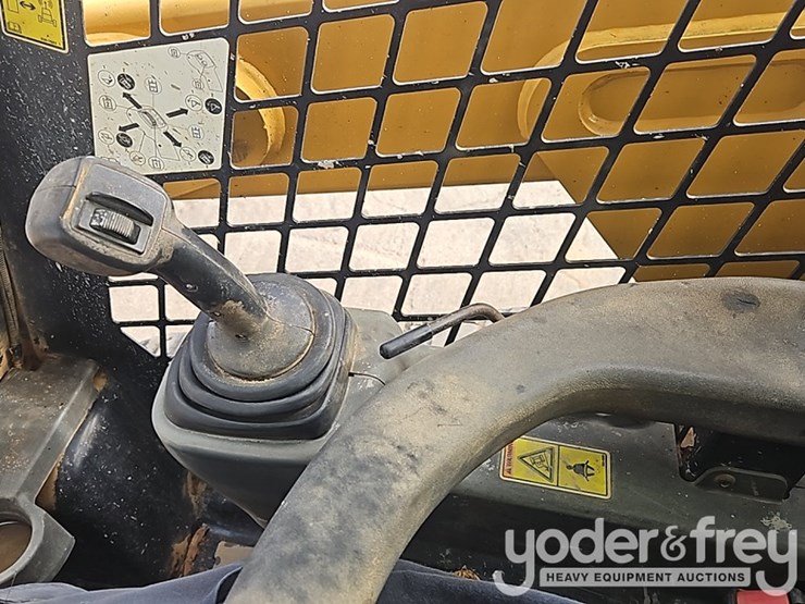 2018-caterpillar-249d-image-24