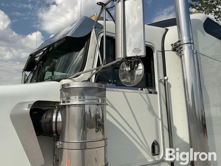 2005-kenworth-w900l-image-13
