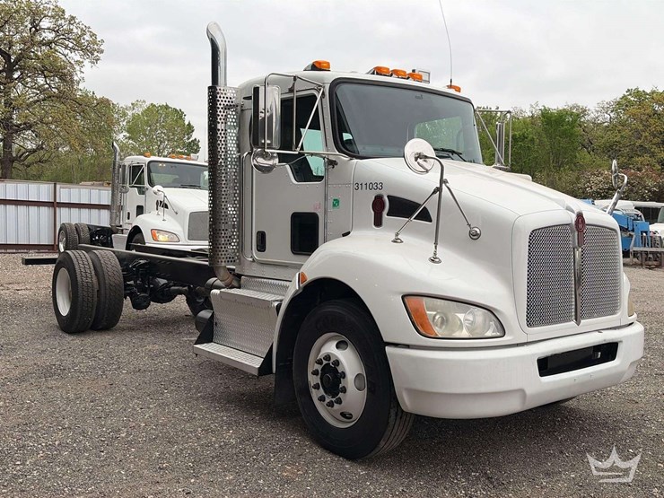 2011-kenworth-t300-image-4