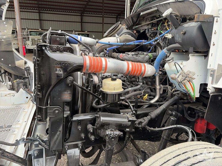 2011-kenworth-t300-image-16