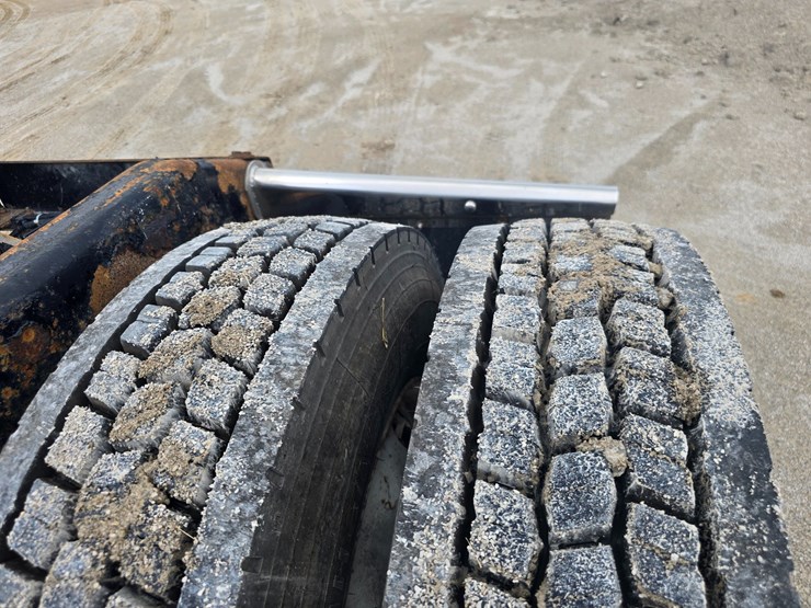 2013-peterbilt-388-image-75