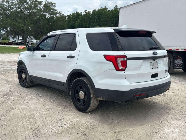 2016-ford-explorer-awd-suv-image-4