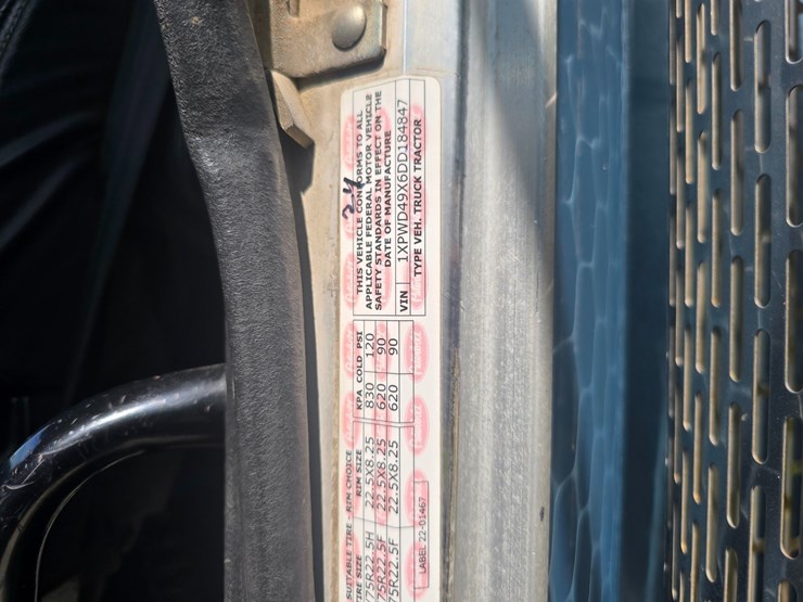 2013-peterbilt-388-image-56