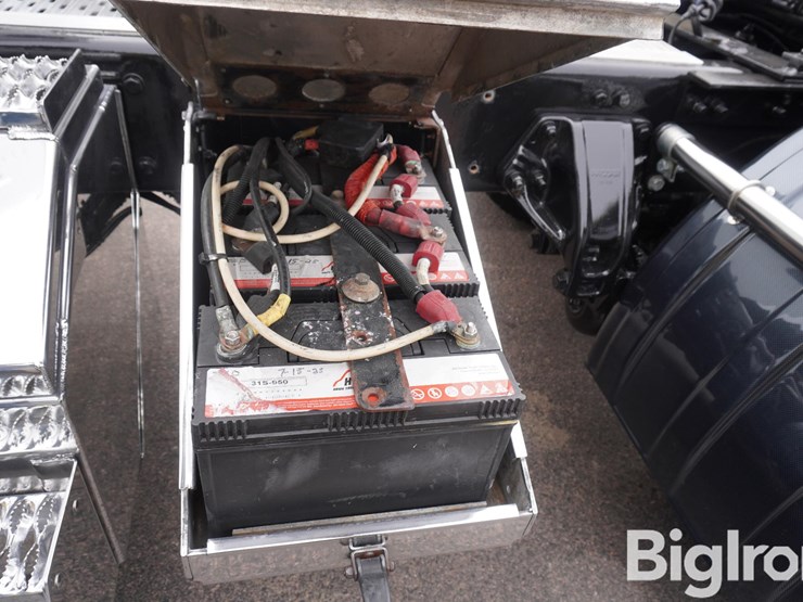2015-kenworth-t660-image-10