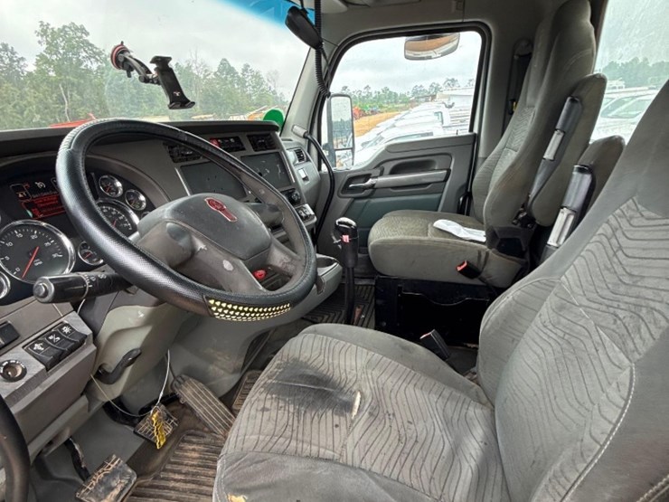 2015-kenworth-t680-image-13