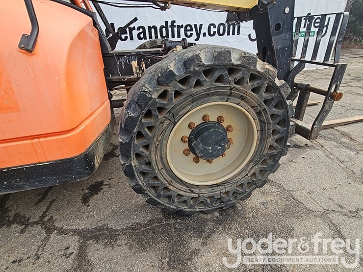 2016-jlg-g6-42a-image-9