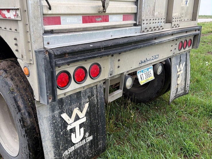 2001-wilson-livestock-trailer-image-8