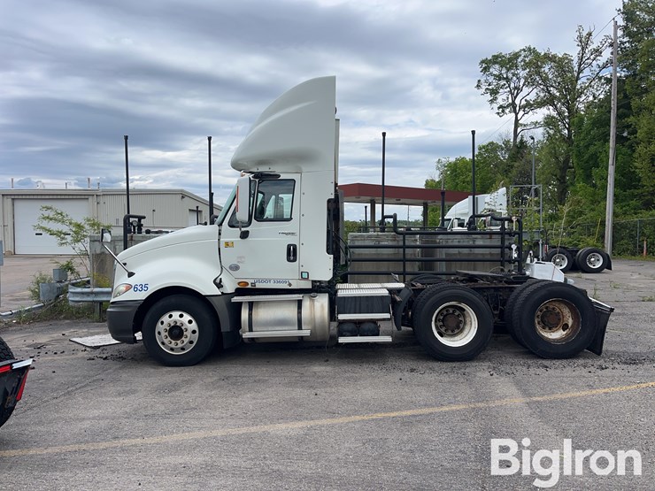 2010-international-prostar-image-7
