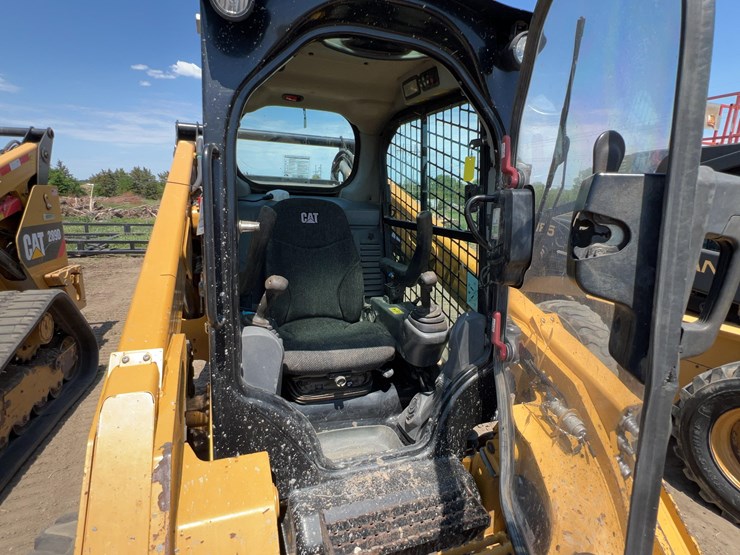 2016-caterpillar-262d-image-16
