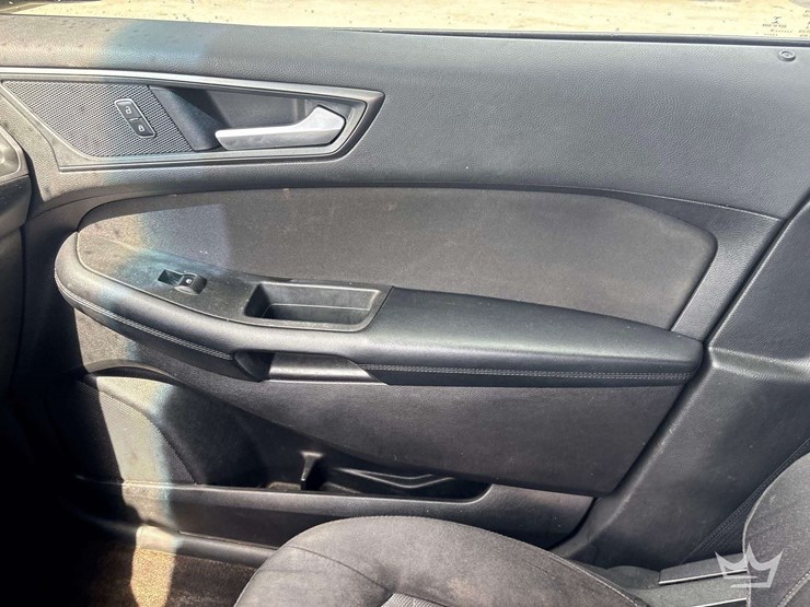 2018-ford-edge-image-17